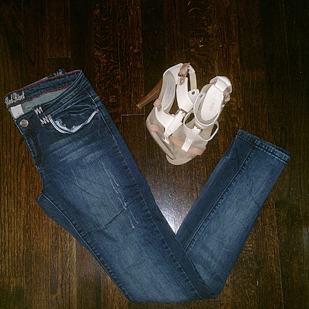 ❤ 3/$25 Red Rivet Skinny Jeans